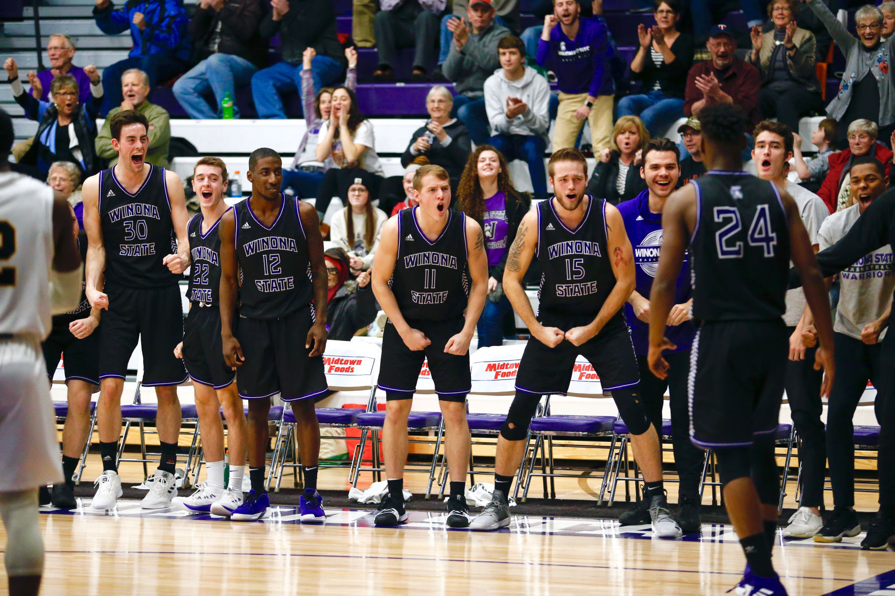 WSU MBB vs Wayne State 10
